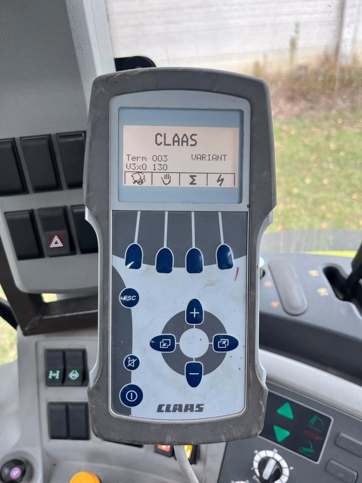 Claas Variant 380 (9)